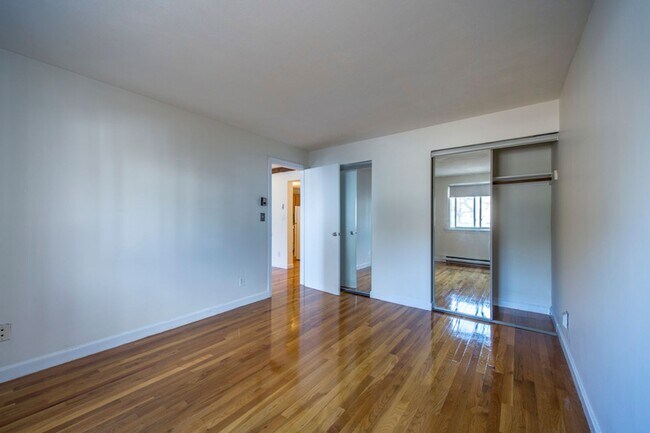 Building Photo - One-bedroom West Roxbury