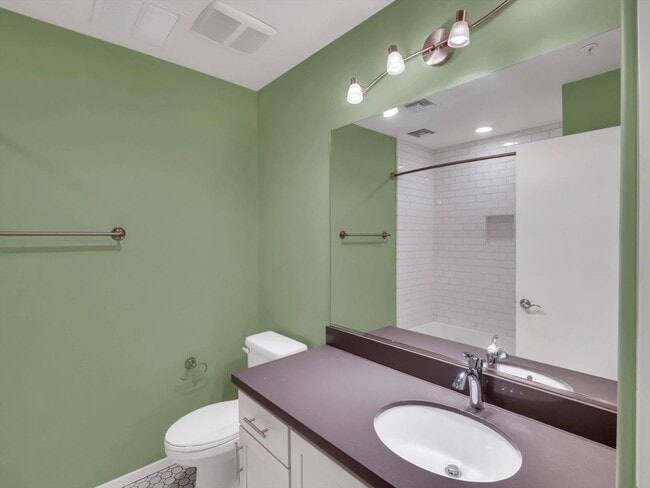 Building Photo - Beautiful Property with Contemporary Flair