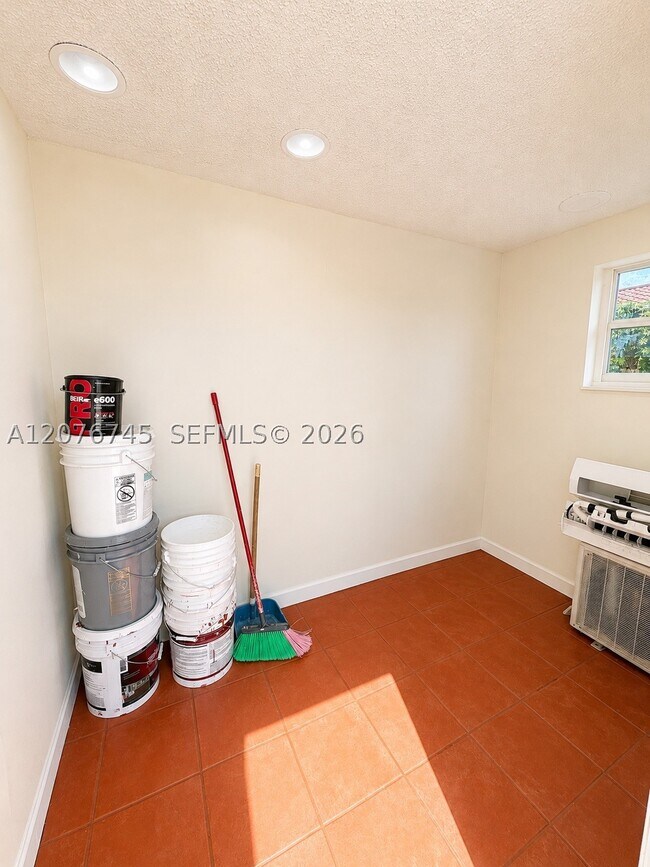 Building Photo - 3011 SW 117th Ct