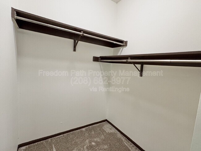 Building Photo - 2707 Fairway Dr