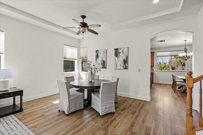 Building Photo - Elegant & Spacious 4 Bedroom Home Near Fol...