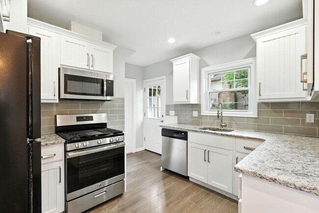 Building Photo - 5806 NE 60th Ave