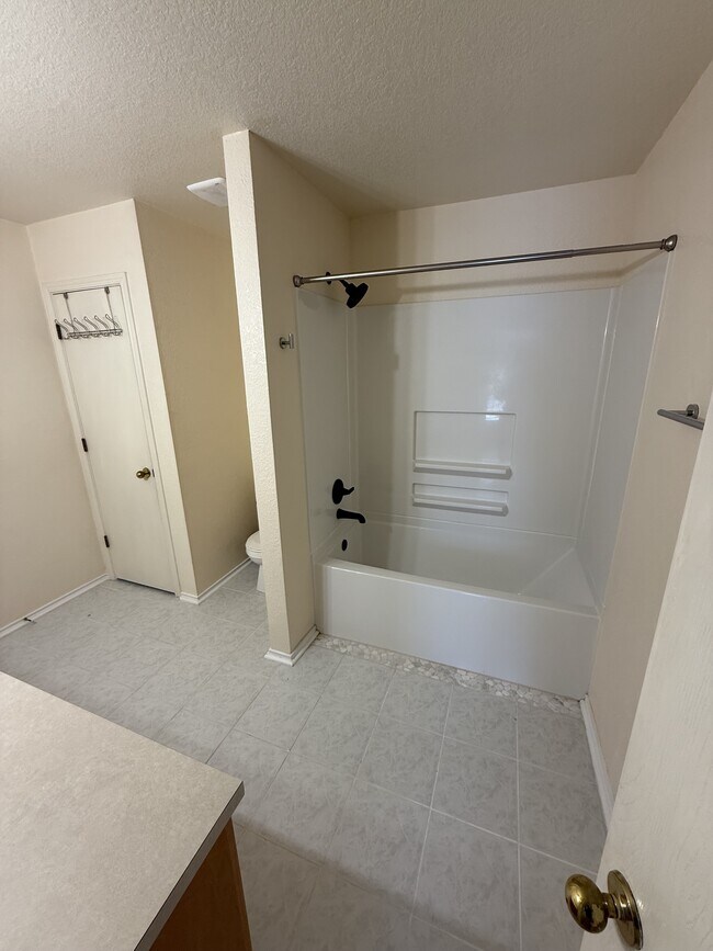 Building Photo - 2601 Mason Dr