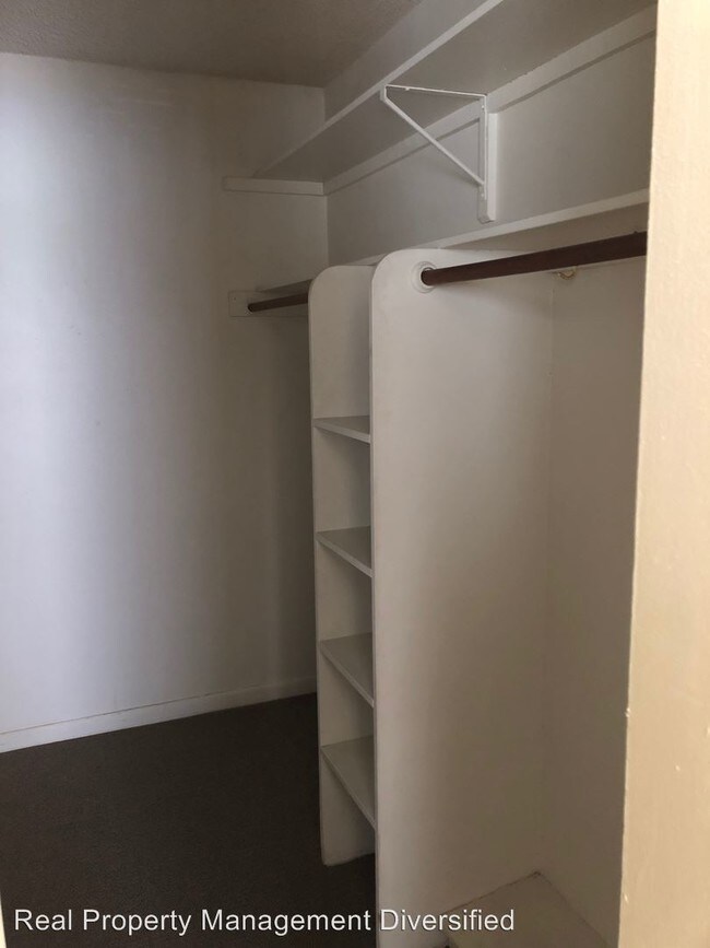 Building Photo - 1310 NE 33rd Ave