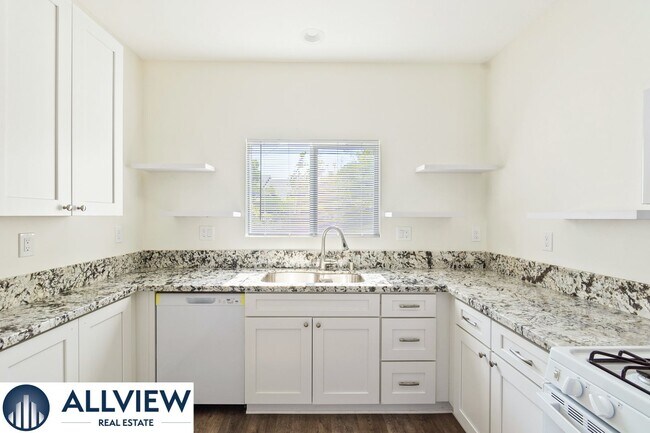 Building Photo - 629 S Lemon St