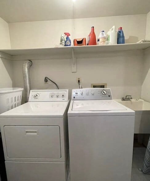 Building Photo - 13118 Ashnut Ln