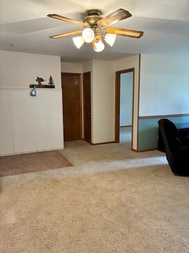 Building Photo - Long Term Rental- Buffalo Village BB208