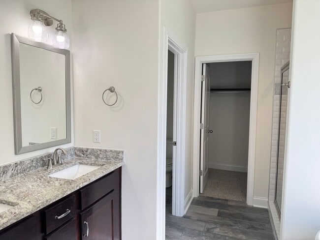 Building Photo - Beautiful 5 Bedroom, 2.5 bath Home in Hickory Wild Subdivision! Lawn care included!