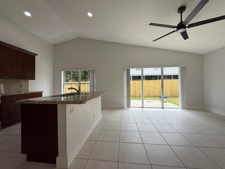 Building Photo - 3386 Treasure Ln