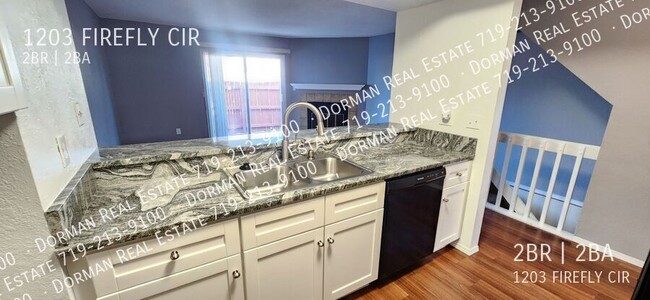 Building Photo - Central A/C and Updated 2 Bedroom Townhouse!