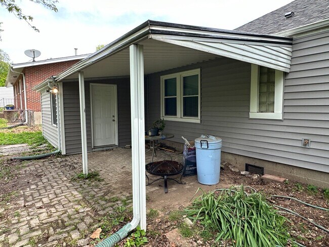 Back of house & covered patio - 3943 Wright Ave