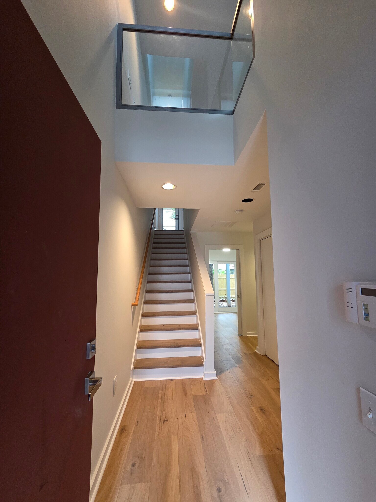 Building Photo - 920 Memorial Dr SE