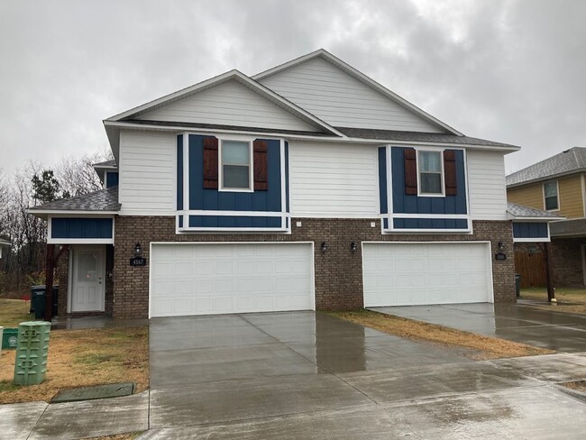 Building Photo - New 3 Bedroom 3.5 Bathroom home, private p...