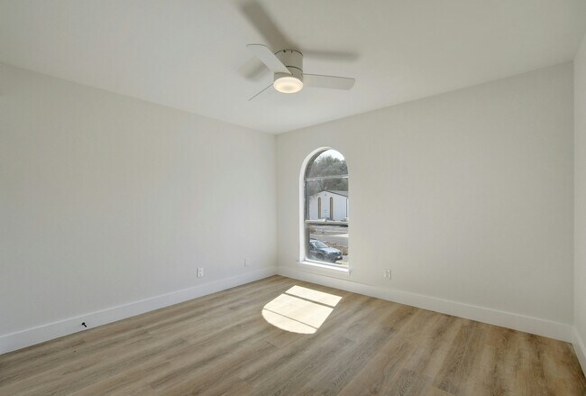 Building Photo - 1206 Hollow Creek Dr