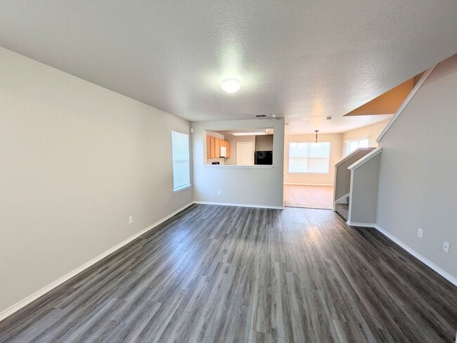 Building Photo - Very Nice 4 Bedroom Home In Convenient Northwest Location!