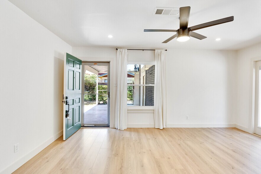 Building Photo - 2102 Bristol Dr