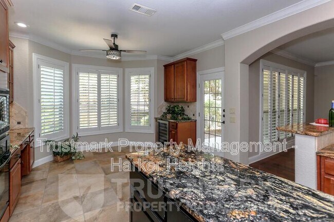 Building Photo - 3104 Sabine Cove