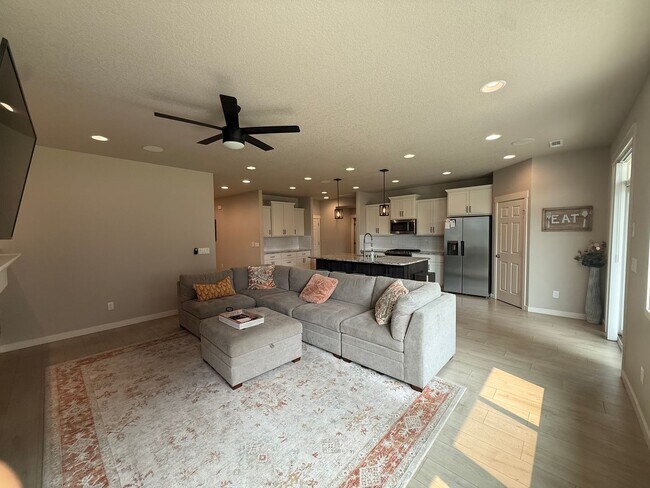 Building Photo - Beautiful Three Bedroom in Pasco Near Chiawana High School