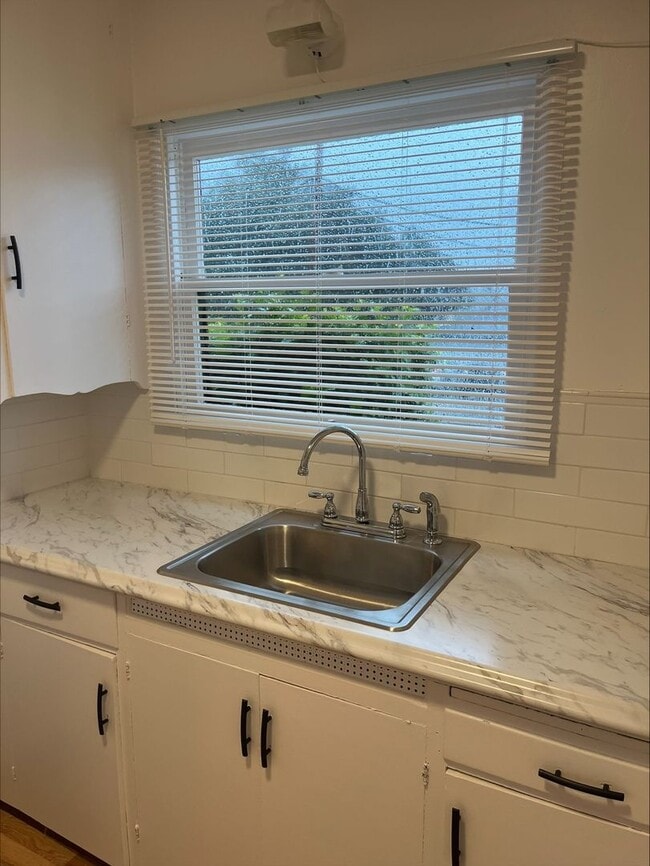 Building Photo - 2 Bedroom 1 Bath House Walking Distance to Cal Poly