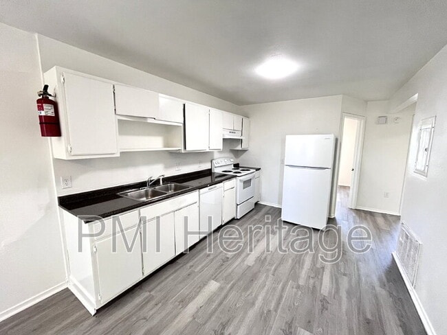 Building Photo - 606 Virginia St