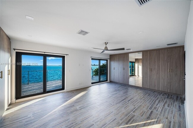 Building Photo - 1351 Bay Terrace