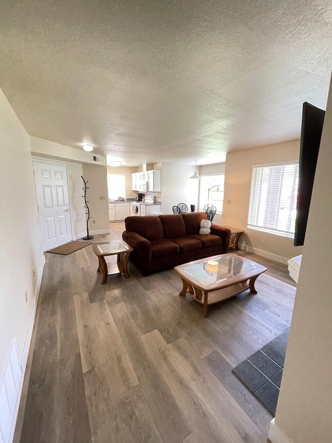 Primary Photo - 604 N Columbia Center Blvd