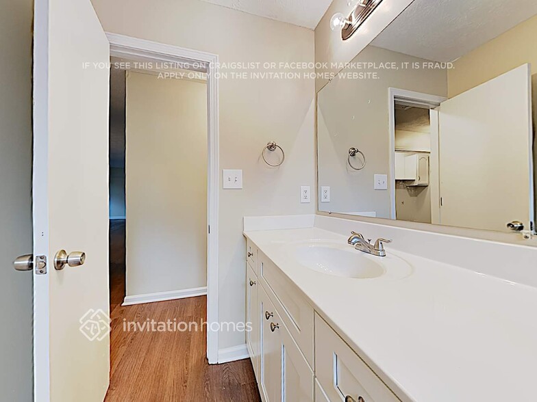 Building Photo - 103 Honeysuckle Ln