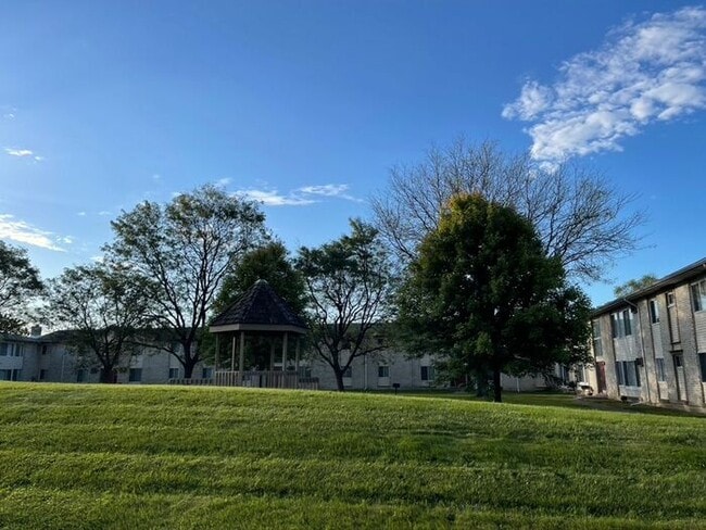 Building Photo - Section 8 Approved - Heat Included- Security Deposit Waiver Program