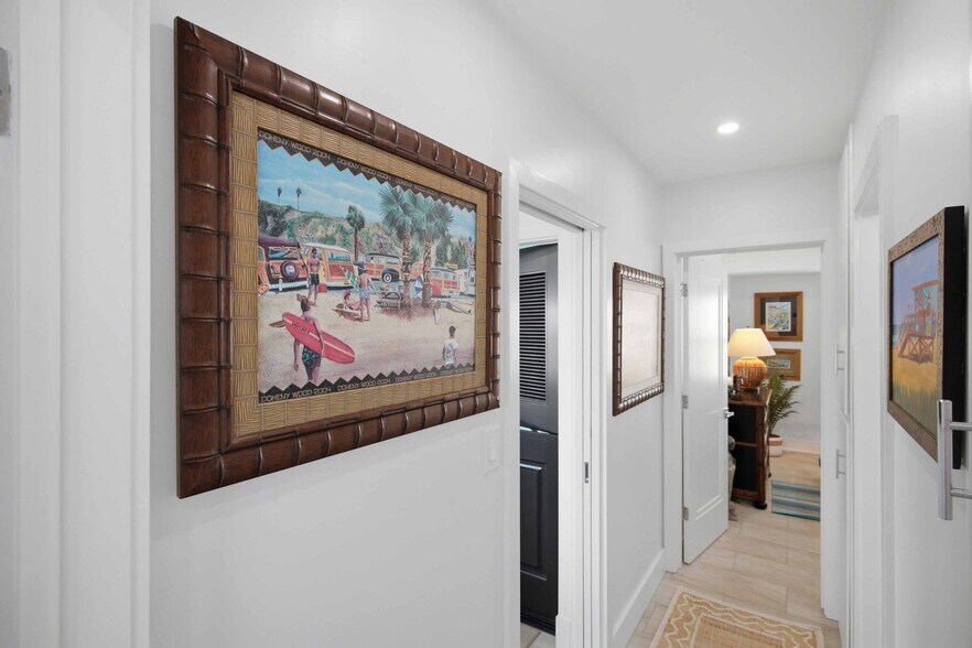 Building Photo - 2221 Bayview Dr