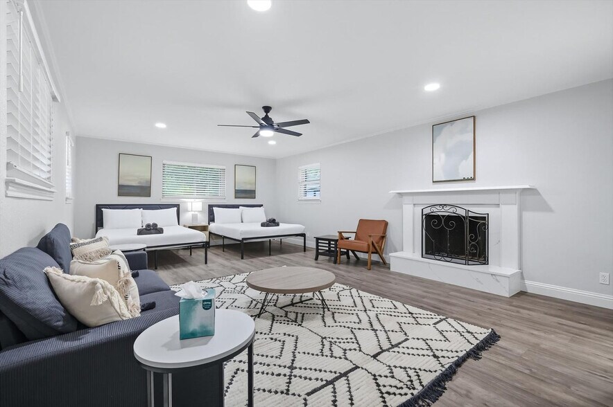 Building Photo - 3667 High Rd