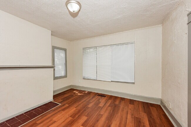 Building Photo - 8036 4th Ave N