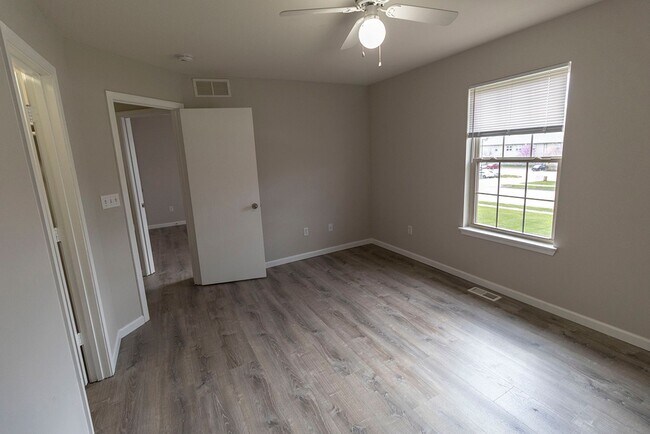 Building Photo - 5305-5307 Currituck Ln