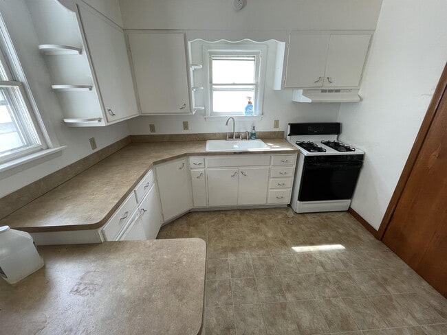 Primary Photo - 127 8th St
