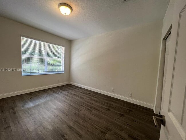 Building Photo - 1971 Harbor View Cir