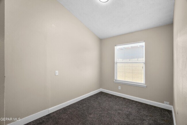 Building Photo - 450 Sunrise Hills Dr