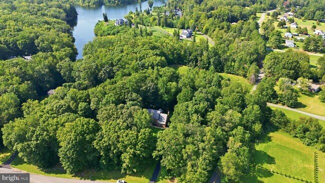 Building Photo - 2 English Hills Dr
