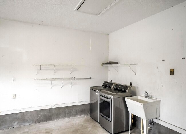 Building Photo - 128 Drewson Dr