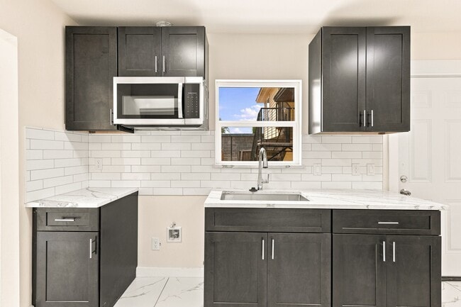 Building Photo - 1825 Rosedale St