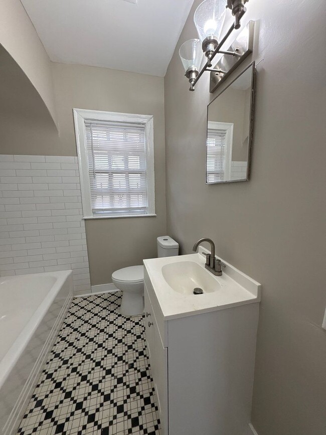 Building Photo - Newly Renovated Home in Hyde Park - Open To Section 8