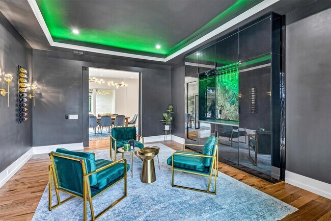 Building Photo - 7533 Royal Pl