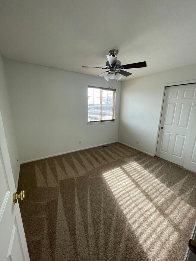 Building Photo - Spacious and Bright with a GREAT YARD,4bd/3.5 ba Home in Northglenn, Near Parks, New Paint and Ca...