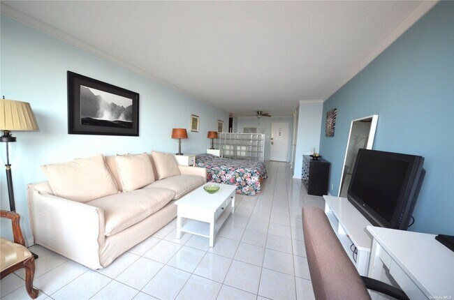 Building Photo - 118-17 Union Tpke Un