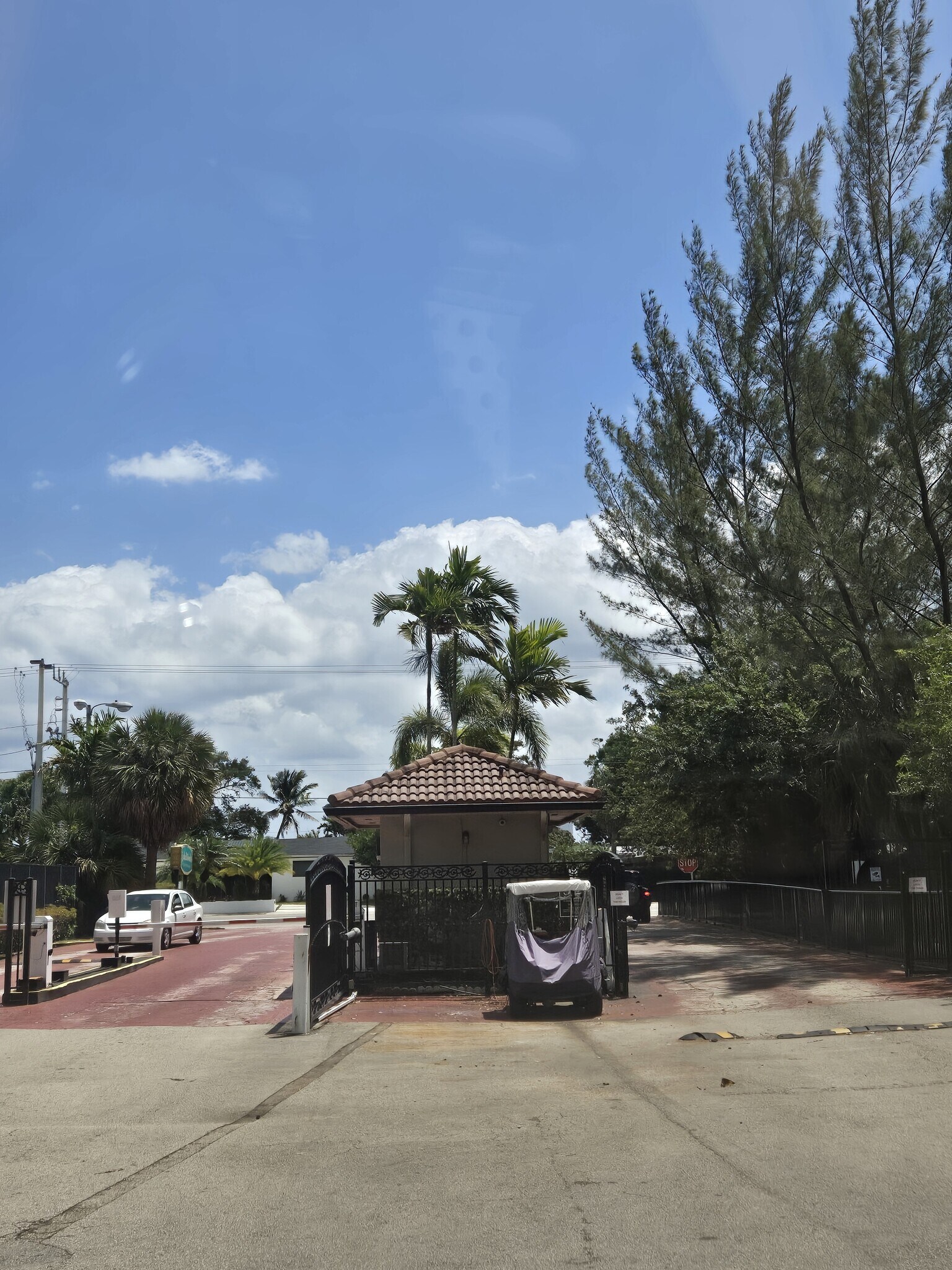 24/7 Gated community - 1670 NE 191st St