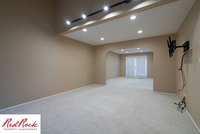 Building Photo - Spacious 5 Bedroom Home in A Quiet Communi...