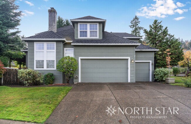Building Photo - Spacious Elegance in Lake Oswego