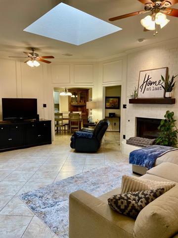 Building Photo - 124 Meadowglen Cir