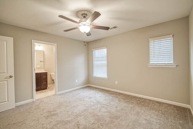 Building Photo - Craftsman Style Home in Greer