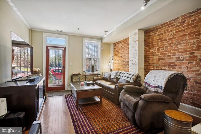 Building Photo - 763 10th St SE