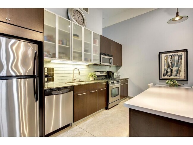 Building Photo - 700 N Washington Ave