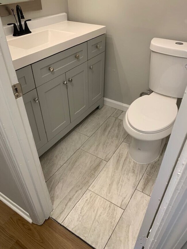 Building Photo - Located in McDuffie Woods Subdivision